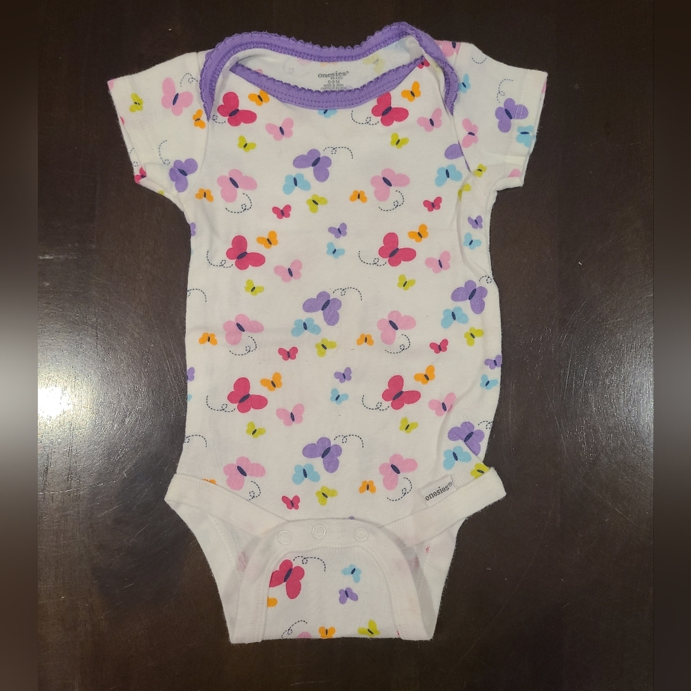 🌟5/$25 Butterfly Onesie Size 6-9 Months